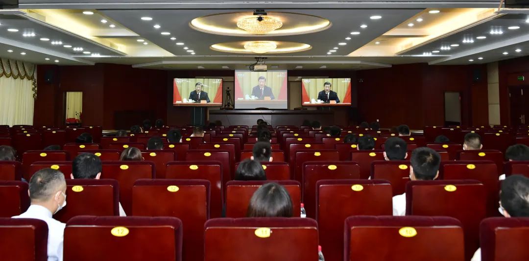 阳西县组织收听收看庆祝中国共产主义青年团成立100周年大会